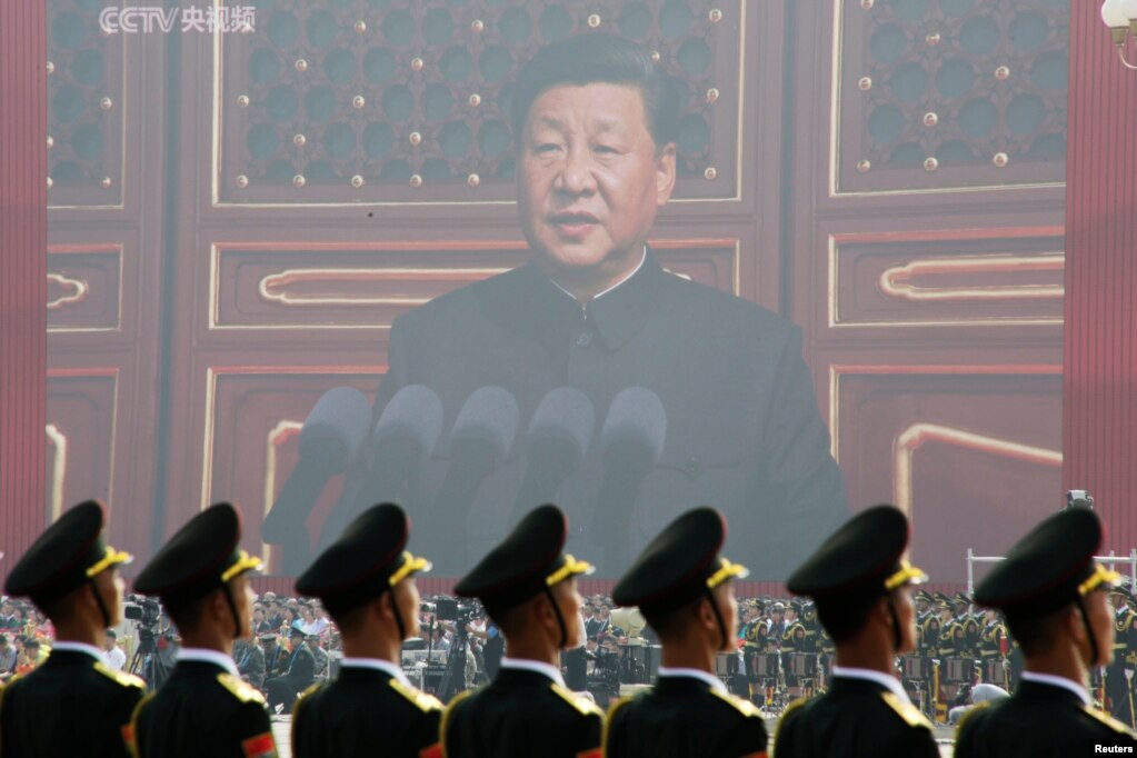 资料照：中国领导人习近平在北京天安门阅兵。（2019年10月1日）(photo:VOA)