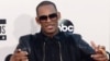 R. Kelly lors des American Music Awards 2013 à Los Angeles, le 24 novembre 2013. La star de R&B fait face à des allégations répétées d'abus sexuels sur mineures. (AFP/Frédéric J.Brown)