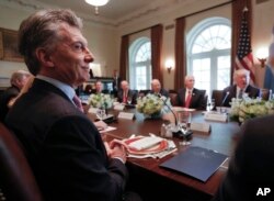 Los presidentes de EE.UU. y Argentina en el almuerzo de trabajo que sostuvieron con sus delegaciones en la Casa Blanca.