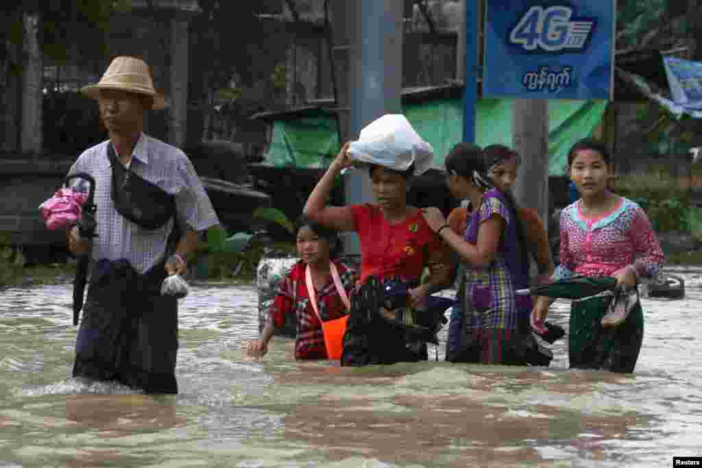 مردم در شهر باگو در میانمار با مشکلات سیل شدید هنوز دست و پنجه نرم می کنند.
