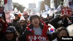 Supporters of South Korean President Park Geun-hye attend a protest opposing her impeachment near the constitutional court in Seoul, South Korea, Dec. 17, 2016. 