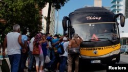 El transporte ha sido por años un grave problema para la mayoría de los cubanos, como parte de la crisis económica que padece la nación. 