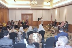 Dialog soal peran perempuan dalam pembangunan dan pemeliharaan perdamaian yang diikuti 38 perempuan Afganistan di Jakarta, Jumat, 29 November 2019. (Foto courtesy: KemenluRI)