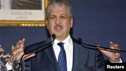 Thủ tướng Abdelmalek Sellal của Algeria nói chuyện tại cuộc họp báo về vụ khủng hoảng con tin, 21/1/13