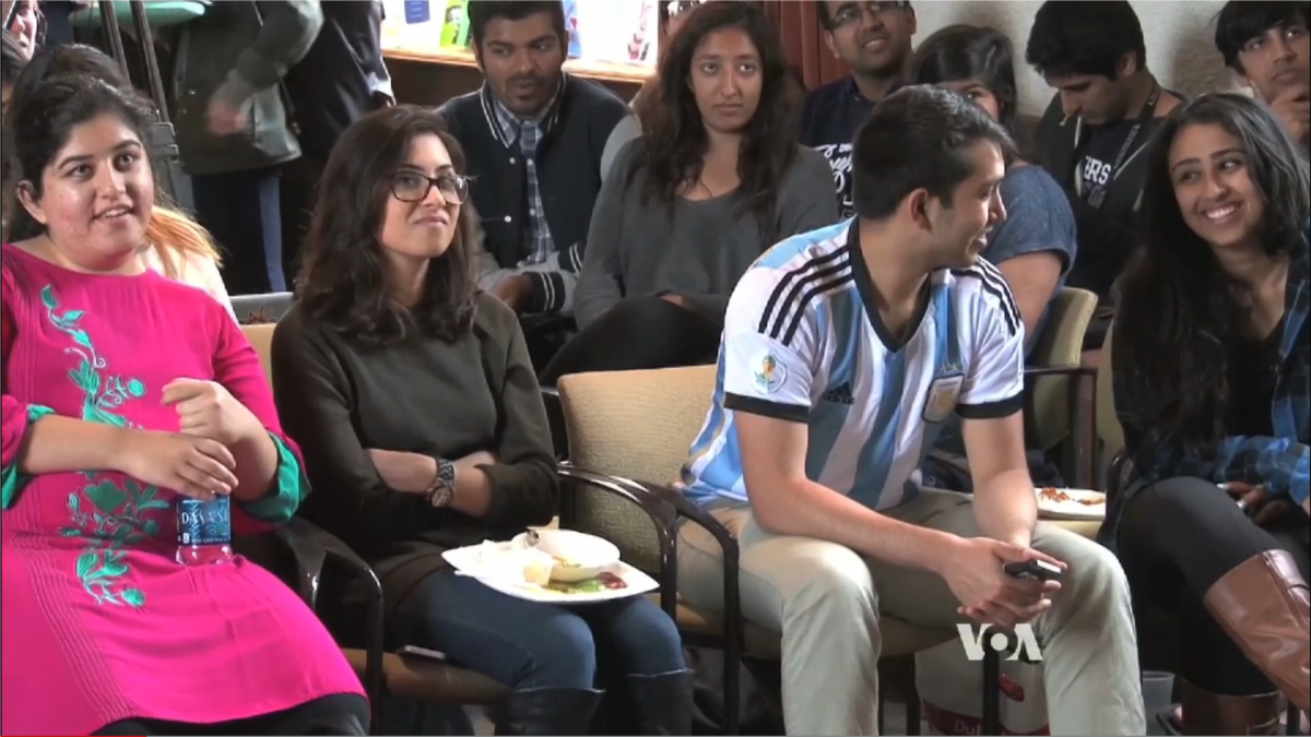 Indian Pakistani Immigrants Learn About One Another