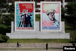 지난 2016년 5월 평양 중심가에 대형 선전 포스터가 걸려있다.
