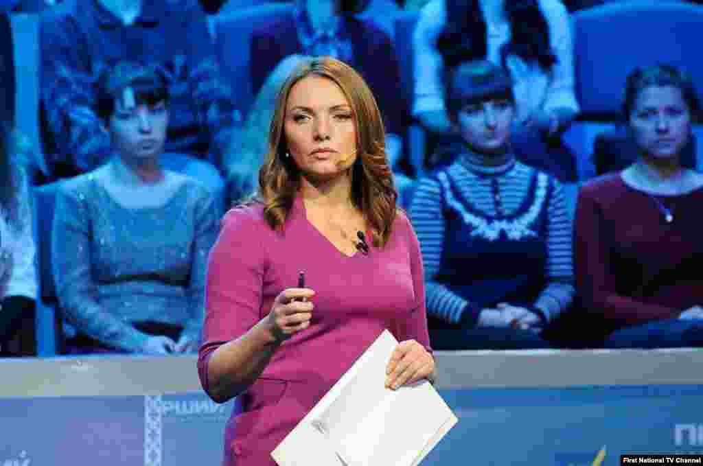 VOA Ukrainian Service's Myroslava Gongadze co-moderates the Parliamentarian debates in Ukraine, October 2014.