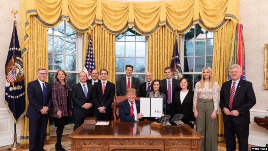 2019年2月11日，特朗普总统签署有关保持美国在人工智能领域领导地位的行政命令。(photo:VOA)