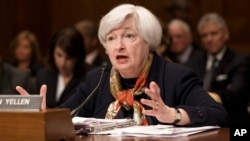 La presidenta de la Reserva Federal, Janet Yellen, prevé considerar un eventual aumento de las tasas de interés.