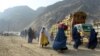 پاکستان څه دپاسه ۷۰۰زرو افغانانو ته د مهاجرت کارتونه ویشلي