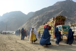 افغانستان اور پاکستان کے سرحدی علاقوں کے رہائشی علاج اور کاروبار کی غرض سے آمد و رفت جاری رکھتے ہیں۔