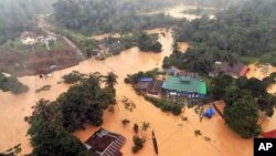 지난 24일 말레이시아 쿠알라타한의 국립 공원이 홍수로 물에 잠겼다.