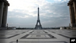 Quảng trườngTrocadero trước tháp Eiffel, Paris, không một bóng người vì COVID-19 (ảnh chụp ngày 18/3/2020)