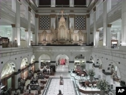 The grand court of Wannamaker’s department store in Philadelphia holds the world’s largest functioning pipe organ. It’s still played twice a day, except on Sunday.