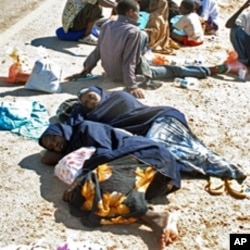 Somali asylum seekers rest on side of main road after an exhausting trip upon arrival on the beach of Hasn Beleid village, east of Red Sea port of Aden (file photo)