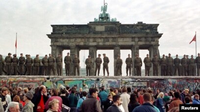 Berlin Wall, HISTORY , Dates & The Fall