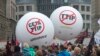 ผู้ต่อต้านข้อตกลงการค้า TTIP รวมตัวกันแสดงพลังตามเมืองใหญ่ของเยอรมนี