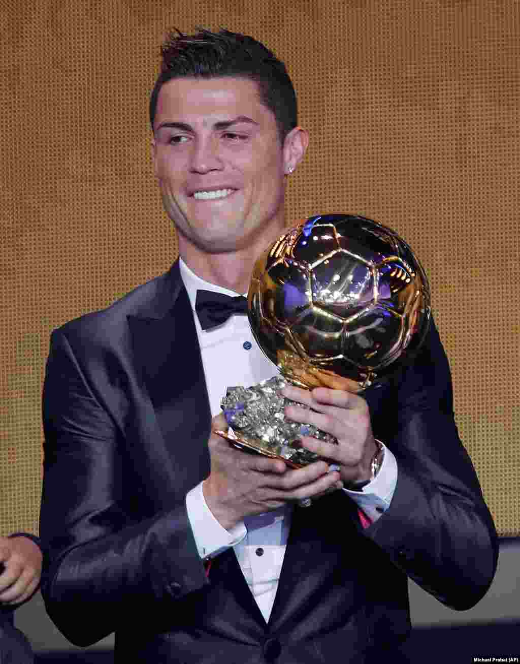 Cristiano Ronaldo, jogador português do Real Madrid, vencedor da Bola de Ouro 2013. Gala FIFA Bola de Ouro 2013 em Zurique, Suíça. Jan. 13, 2014
