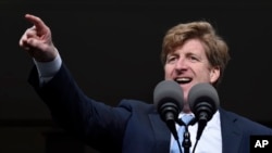 Patrick Kennedy ha defendido sus memorias que han causado revuelo en la familia.