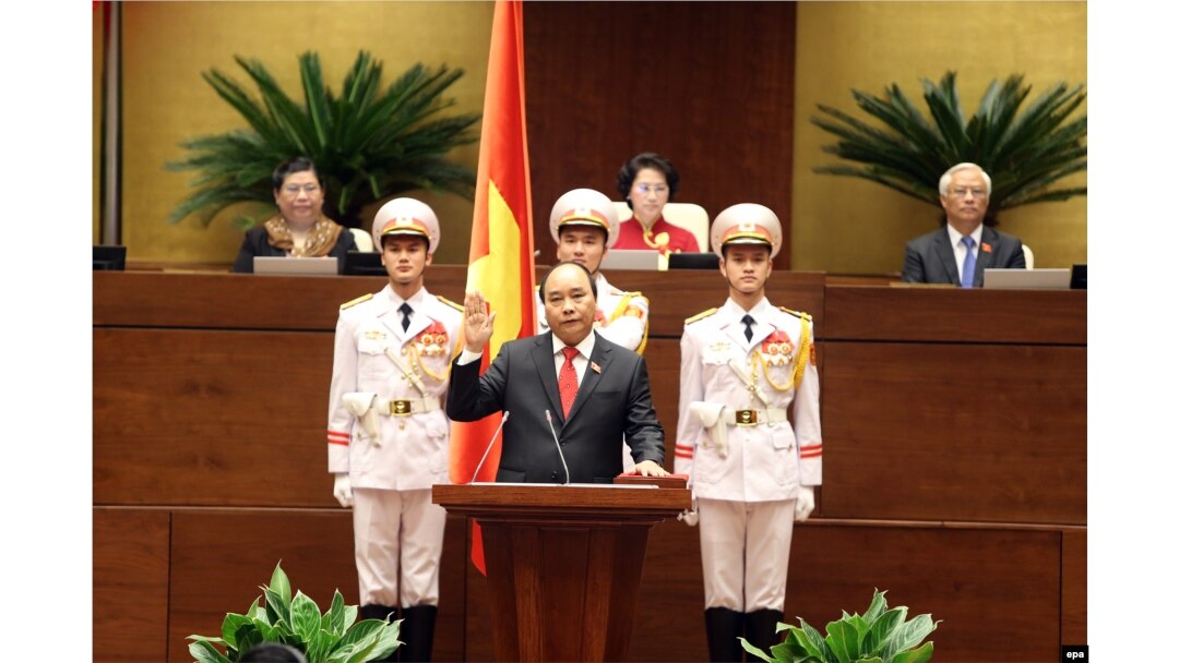 Ông Nguyễn Xuân Phúc chính thức được Quốc hội công nhận chức vụ mới hôm 7/4.