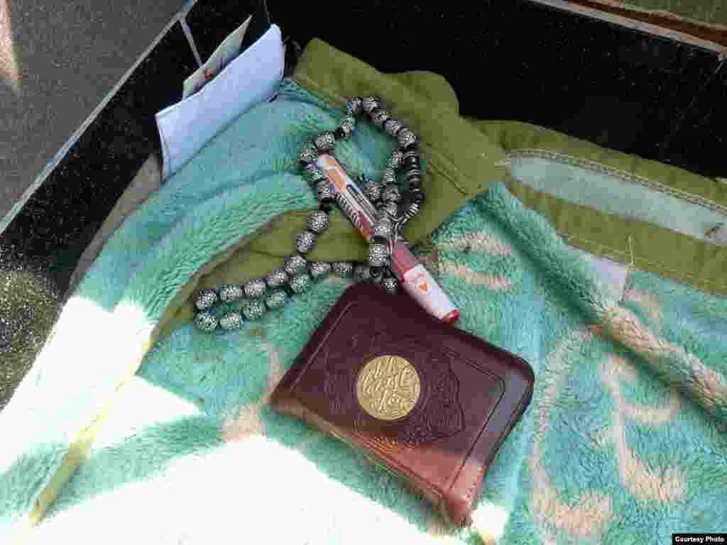 Quran, beads and pen at Muslim Brotherhood rally site outside Rabaa al-Adawiya mosque, Cairo, July 11. &nbsp;Photo: VOA/Sharon Behn