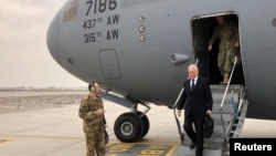 美國防長馬蒂斯抵達阿富汗喀布爾視察。(2018年3月13日)