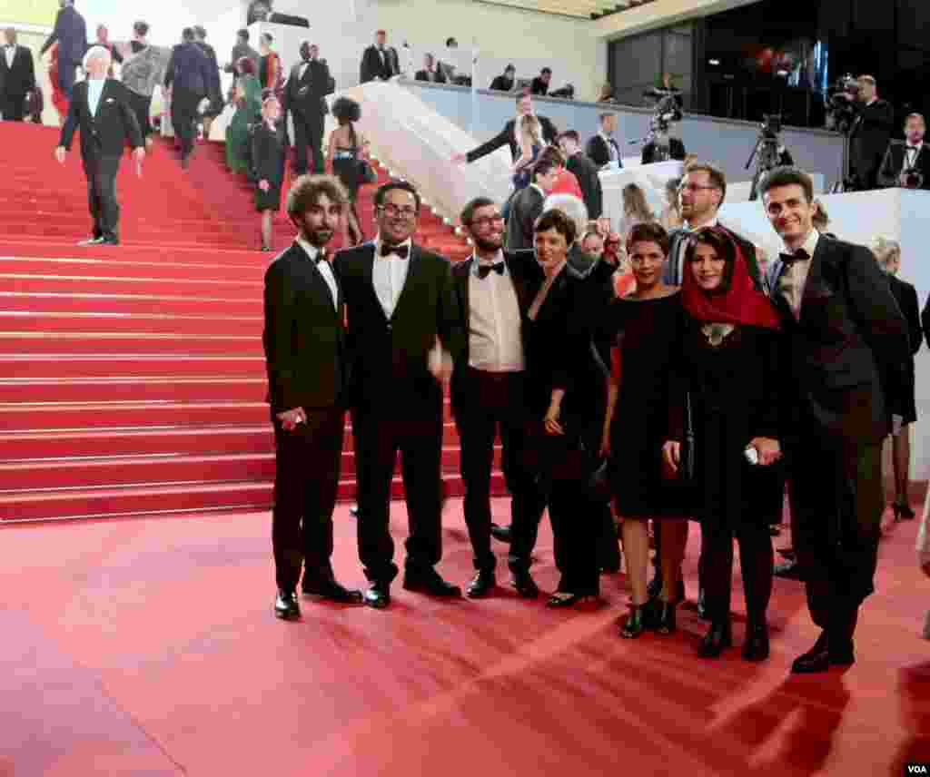 فرنوش صمدى و على عسكرى دو کارگردان ایرانی بخش فیلم کوتاه، روی فرش قرمز.