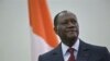 À espera. Alassane Ouattara