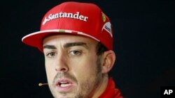 Pebalap Spanyol Fernando Alonso dari tim Ferrari mengadakan jumpa pers setelah memenangkan Grand Prix di Tiongkok (foto, 14/4).