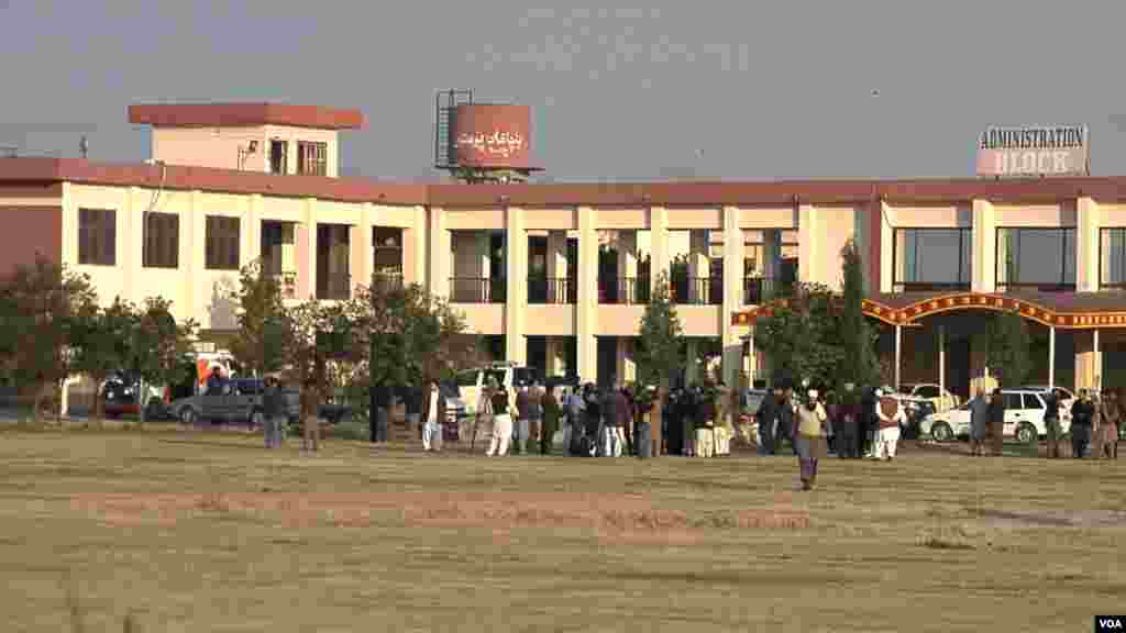 National and international media scrambled to get as much information as possible on the campus of Bacha Khan University Wednesday hours after security forces finished their operation and declared the campus clear, Charsadda, Pakistan. (A. Tanzeem/VOA)