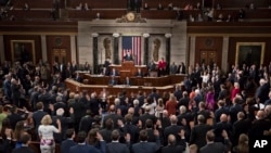 Ketua DPR Paul Ryan mengambil sumpah para anggota parlemen saat akan dimulainya sidang ke 115 Kongres AS di Gedung Capitol, Washington DC, 3 Januari 2017. (AP Photo/J. Scott Applewhite) 