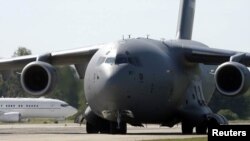 Un avión Hércules C-130 como éste se estrelló en un campo de aviación en Afganistán la madrugada del viernes.