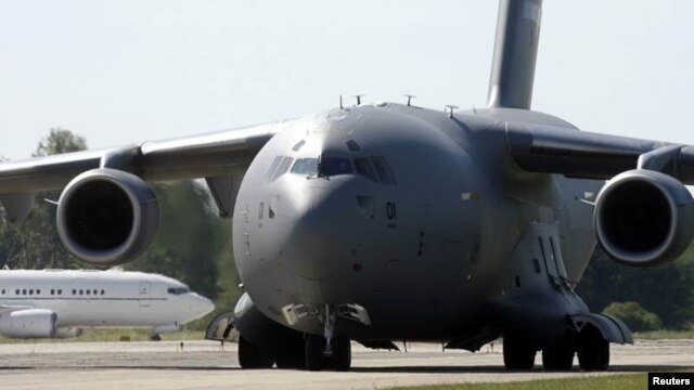 Un avión Hércules C-130 como éste se estrelló en un campo de aviación en Afganistán la madrugada del viernes.