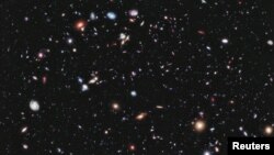 Foto terbaru alam semesta dari teleskop Hubble menunjukkan sekitar 5.500 galaksi, dengan yang tertua berusia hampir 13,2 milyar tahun (Reuters/NASA/University of California)