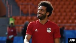 L'attaquant égyptien Mohamed Salah participera à une séance d'entraînement au stade d'Ekaterinbourg à Ekaterinbourg le 14 juin 2018