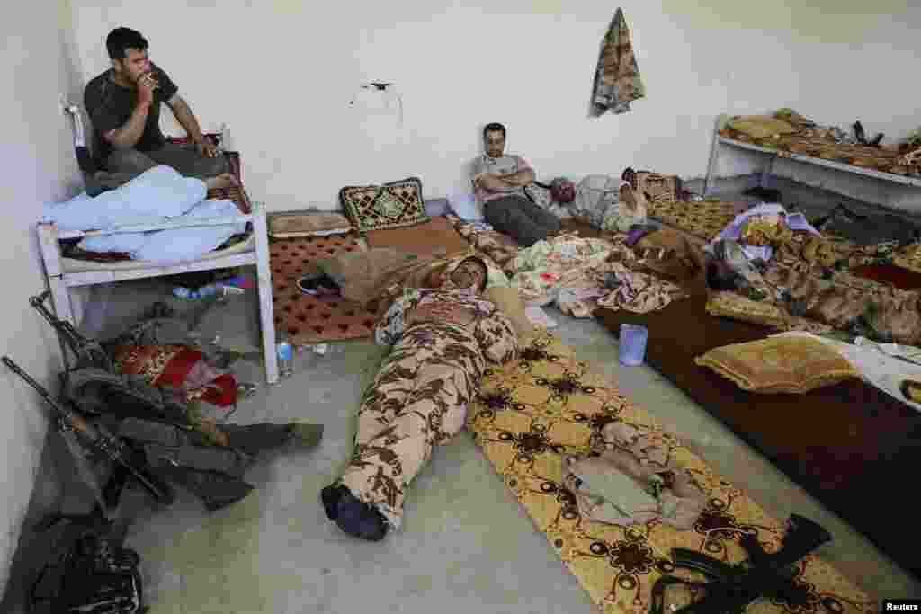 Kurdish Peshmerga fighters rest at the Bakirta frontline near the town of Makhmur, Iraqi Kurdistan Aug. 27, 2014.