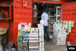 A provisions store in Obalende market in Lagos, Nigeria, March 3, 2016. (C. Stein/VOA)