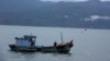 Ngư dân Việt cứu một người Mỹ ngoài biển
