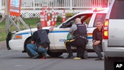 Cảnh sát tại hiện trường vụ nổ súng ở Moncton, New Brunswick ngày 04/06/2014.
