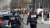 پلیس و ماموران امنیتی فرانسه در محوطه اطراف ساختمان نمایندگی صندوق بین المللی پول در پاریس - ۲۶ اسفند ۱۳۹۵ 