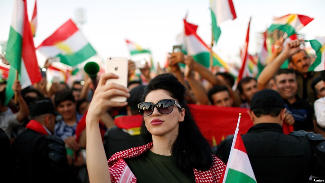 Ribuan warga Kurdi Irak di Erbil, Kurdistan turun ke jalan untuk menunjukkan dukungan bagi referendum kemerdekaan (22/9).