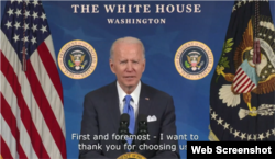 Tổng thống Hoa Kỳ Joe Biden phát biểu qua một video chúc mừng các tân công dân Mỹ tại buổi lễ hôm 27/5/2021. Photo Facebook USCIS.