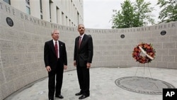 Attorney General Eric Holder, right, and former ATF Director Kenneth Melson at the ATF's 13th Annual Memorial Observance for agency officials killed in line of duty, May 2009 (file photo).