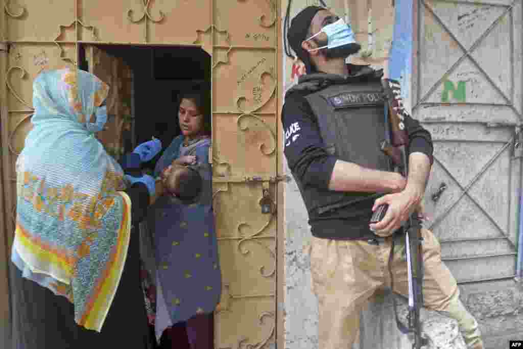 رضاکاروں کے ساتھ ساتھ سیکیورٹی اہلکاروں کے لیے بھی احتیاطی تدابیر پر عمل درآمد کا پابند بنایا گیا ہے۔ 