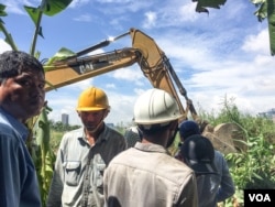 Additional eleven families of Boeng Kok residences had their house bulldozed by Shukaku INC as land dispute continues at Boeng Kok, in Phnom Penh, May 27, 2019. (Tum Malis/ VOA Khmer)