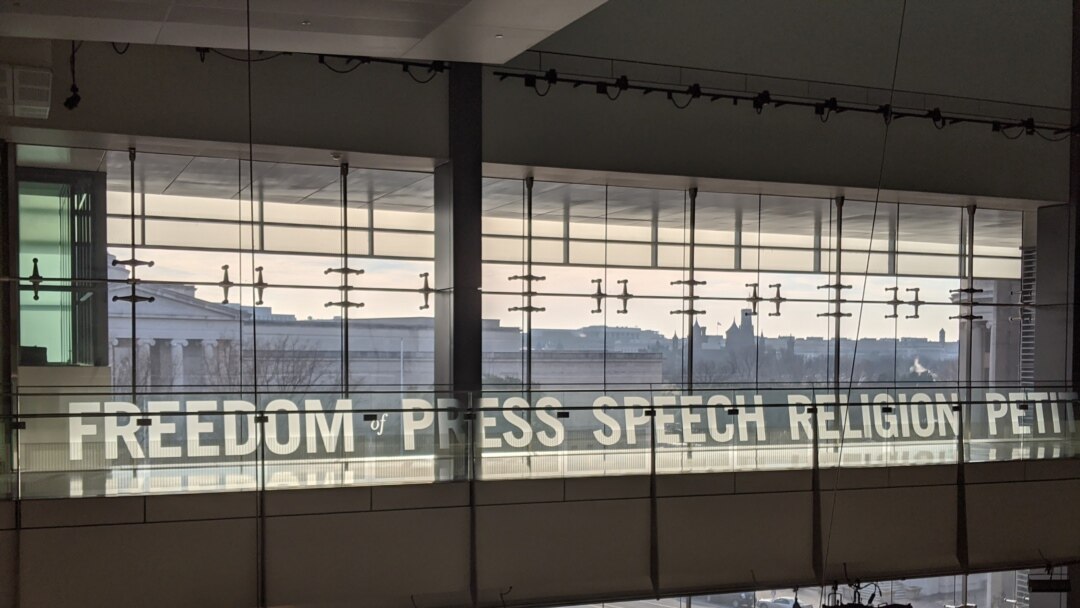 Libertad de prensa, expresión y religión, son los principios que la constitución de EE.UU. promueve, y que el museo de la noticia destaca en sus exhibiciones.
