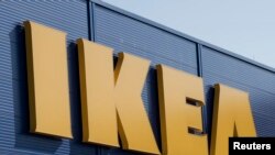 IKEA заявила, що війна в Україні прискорила рішення компанії в червні 2022 року покинути Білорусь і розірвати всі контракти з тамтешніми постачальниками.