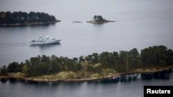 Swedish minesweeper HMS Koster patrols the waters of the Stockholm archipelago, Oct. 19, 2014.