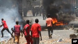 Une manifestation à Conakry en avril 2013, qui s'inscrit dans le cadre d'une vague de contestation au cours du premier semestre