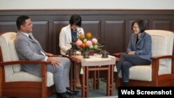 台灣總統蔡英文2019年11月20日在總統府會見訪台的太平洋島國圖瓦盧外長柯飛。（照片來源：台灣總統府網站）